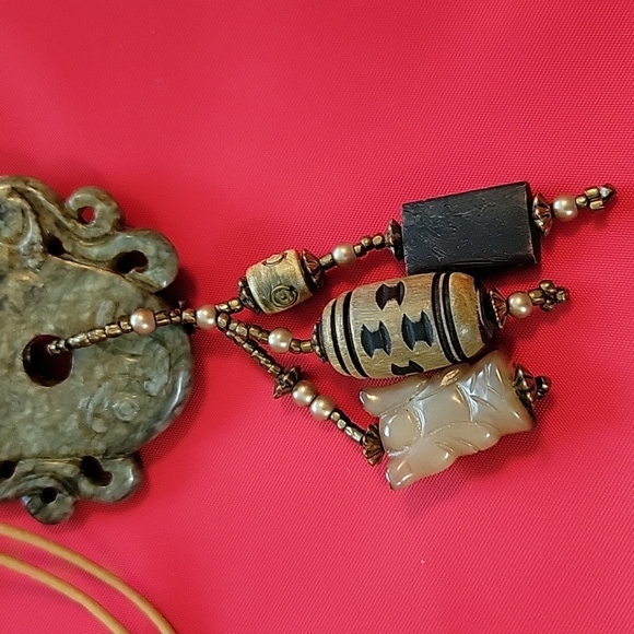 VINTAGE ASIAN Bohemian carved Jade look Good Luck Necklace 6" pendant - Picture 4 of 6